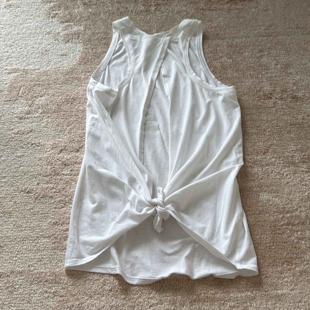 Lululemon tie back or open back top size 2